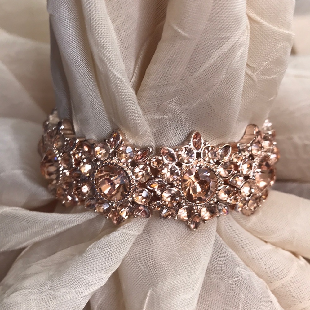 Rose gold necklace and earrings - Picture 2 of 6